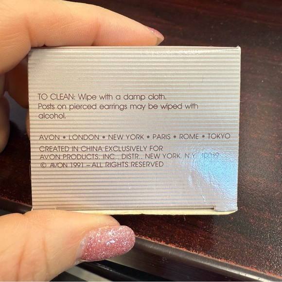 Avon “Sequin Sparkle” Red Sequin and Pearl clip Earrings NIB 1991 vintage - Picture 2 of 4